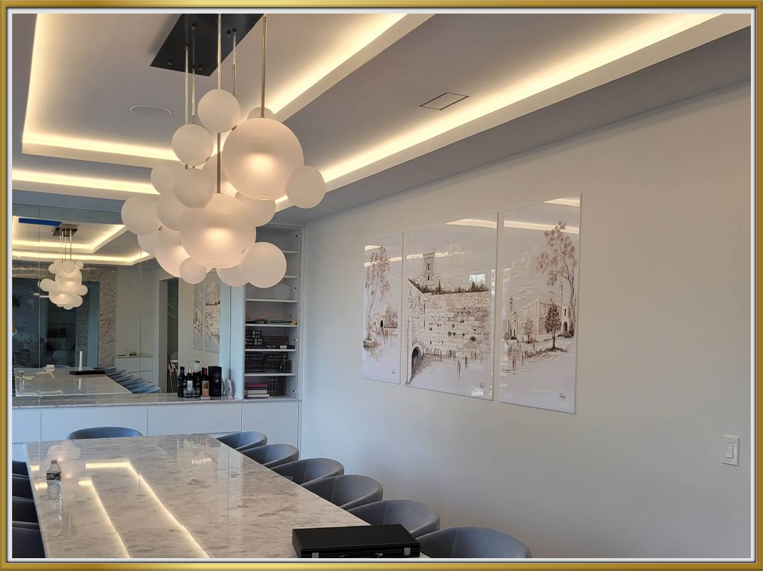 תמונות בבתי לקוחות Artworks in clients' homes